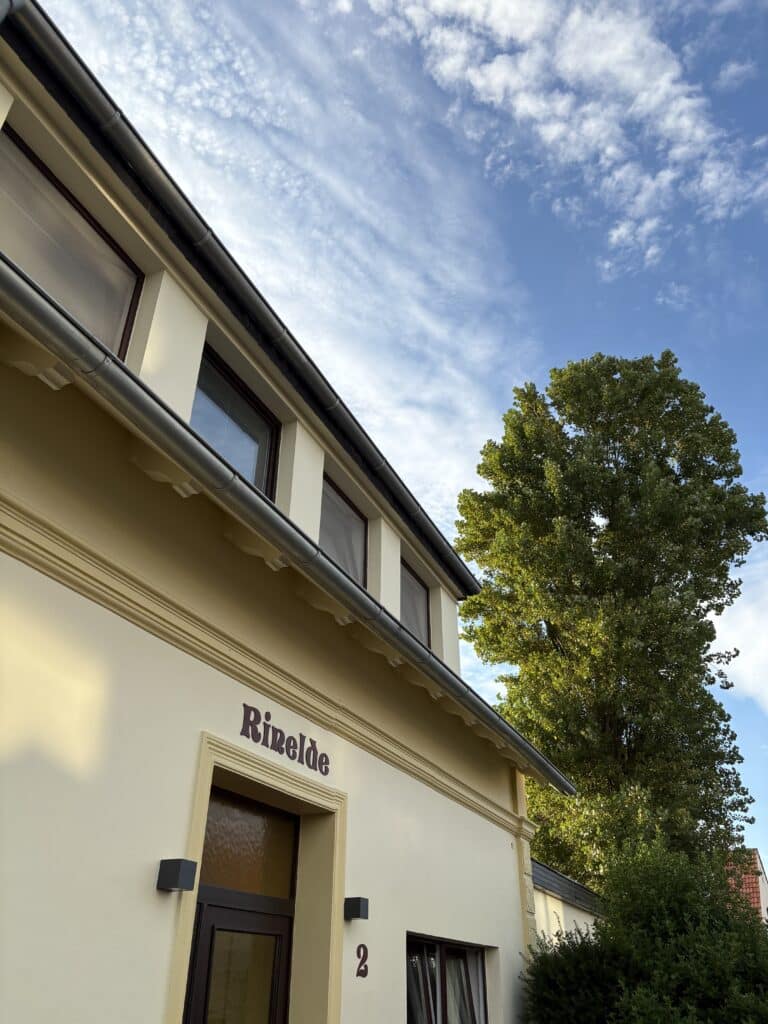 neue Fassade des Haus Rinelde Wangerooge – Ferienwohnung DECK 7 im historischen Gebäude